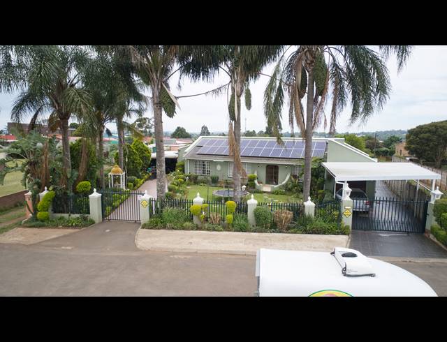 3 BEDROOM FREEHOLD FOR SALE IN HOWICK WEST